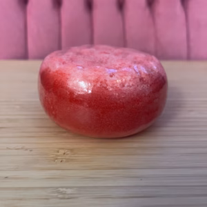 Tree Hut Body Scrub Strawberry – exfolierande shea sugar scrub med jordgubbsextrakt, vitamin C och naturliga oljor